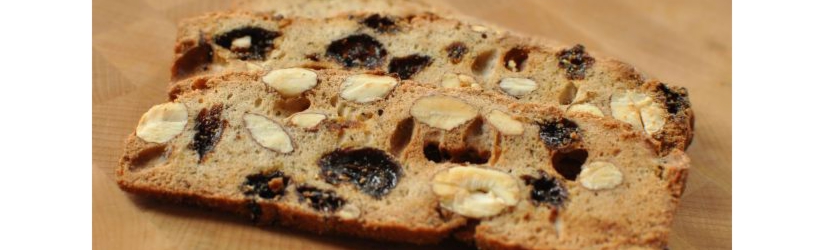 daelias-biscuits-for-cheese-almond-raisin-2.jpg